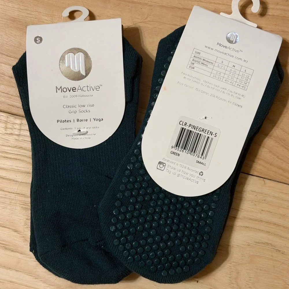 TWO Pairs of MoveActive Low Rise Grip Socks in Pinegreen, Size Small, New - Picture 6 of 9